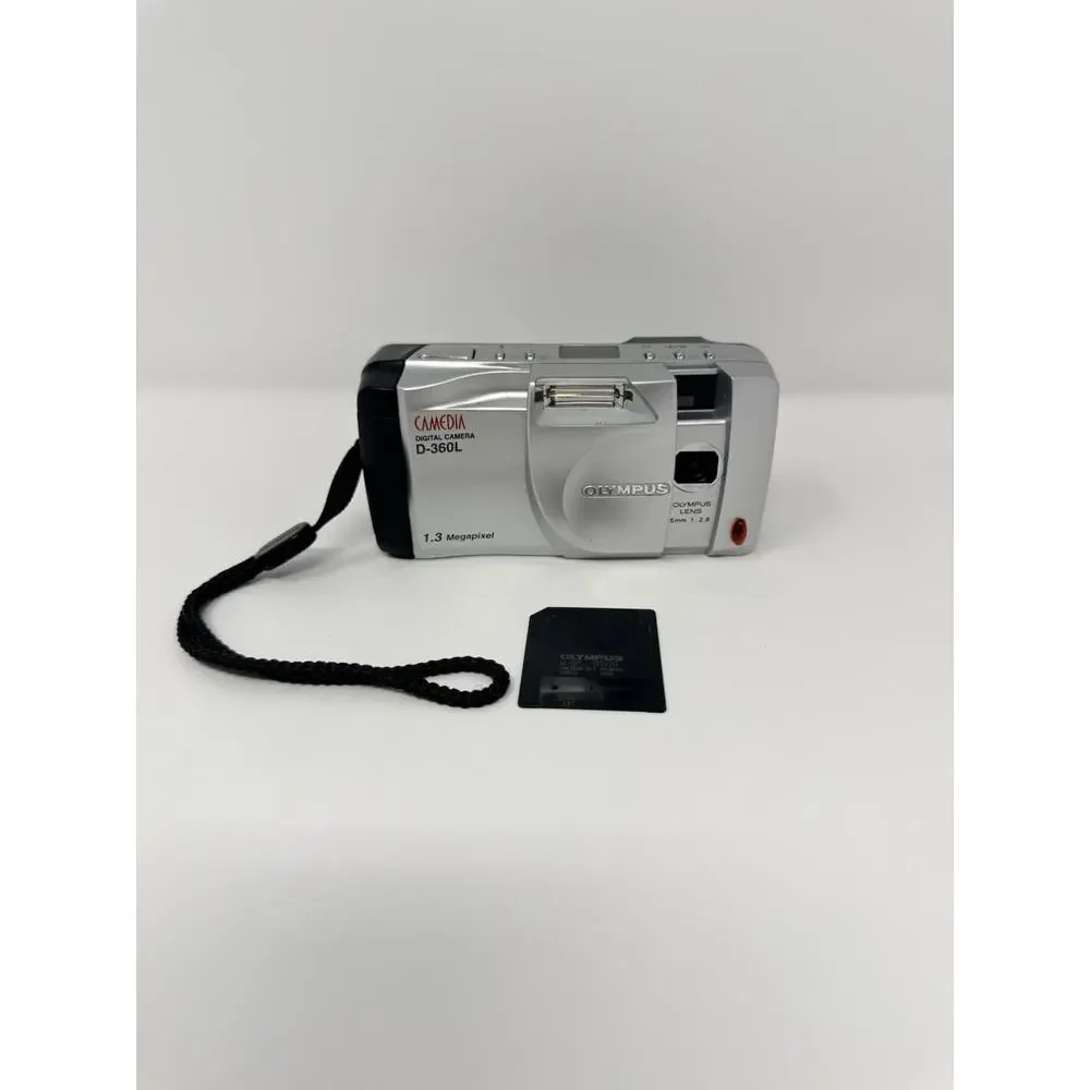 Olympus Camedia D 360 Digital Camera 1.3MP 8MB Card Tested Complete